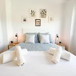 Daire Spacious In The Center Of