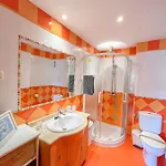 Daire Spacious In The Center Of
